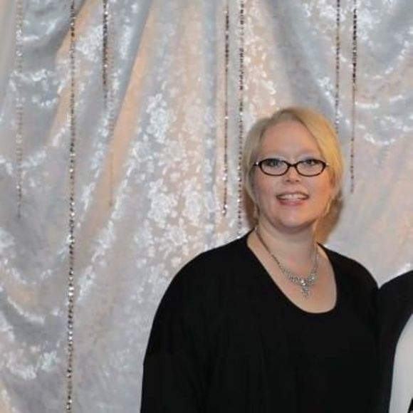 Meet your Posher, Lisa - Picture 1 of 1